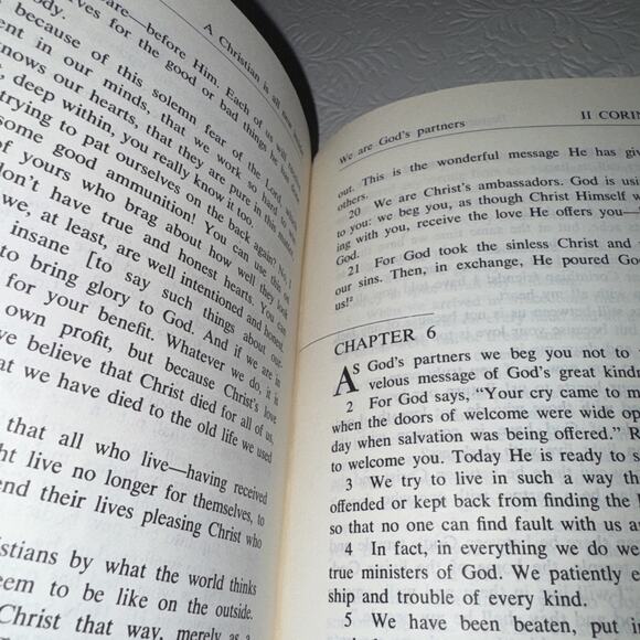 The Living New Testament Paraphrased 1967 Tyndale House Hard Cover Bible - Picture 5 of 7